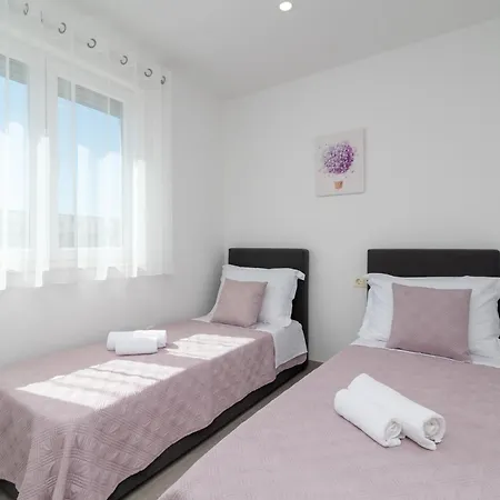 M&m 2 By Interhome Apartment Kastela